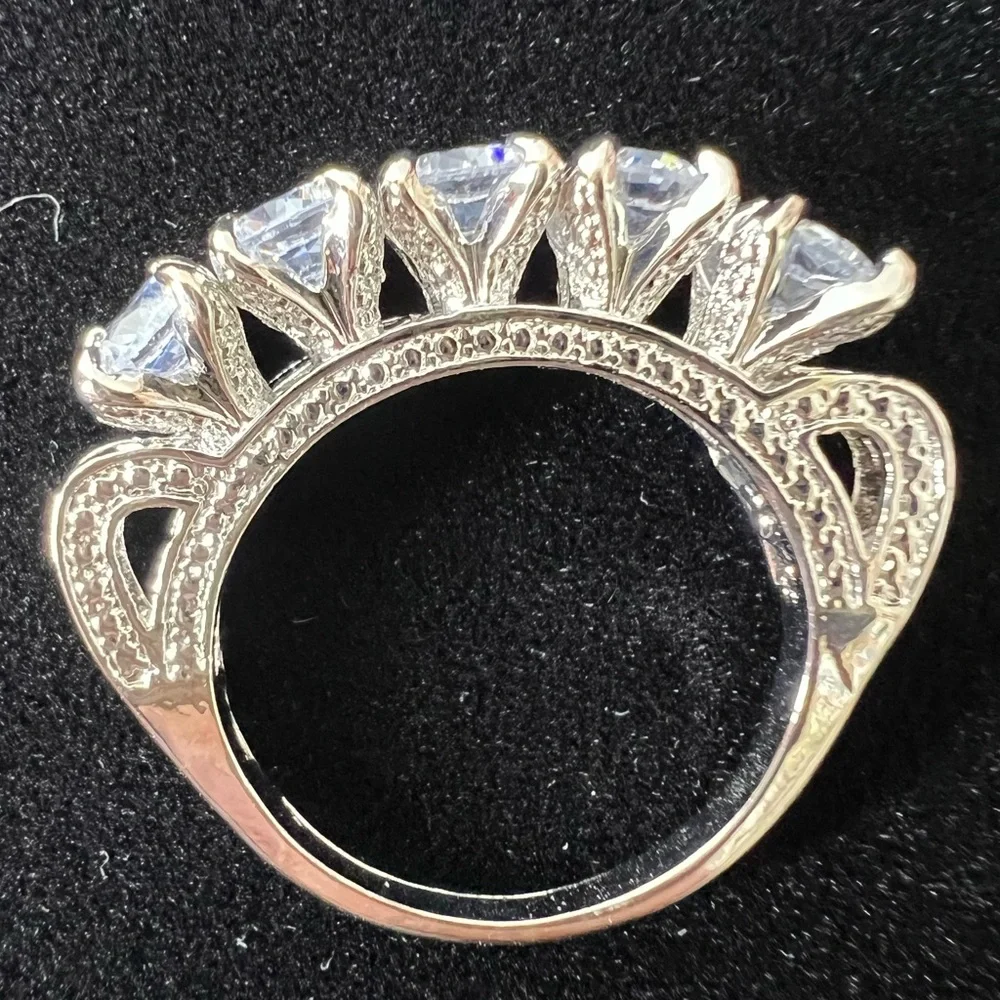 Brand New-Daesar Ring